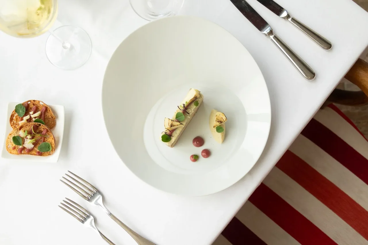 Fine dining at Sunlitcairn Partners